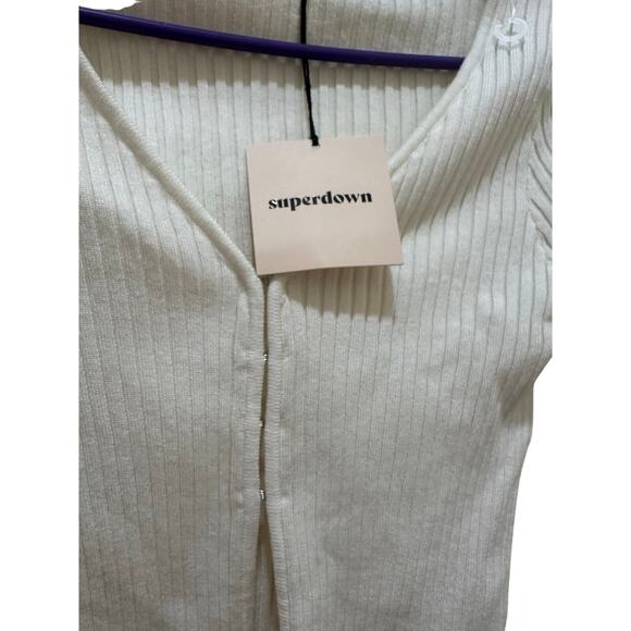 Superdown NWT Sz M Women’s White Sweater Hook and Eye Detail Slim Fit - Picture 4 of 6